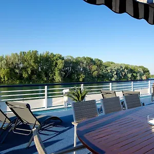 4* Hotel Bateau A Quai Le Chardonnay